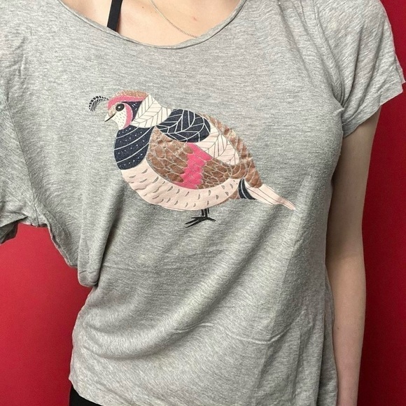 Loose grey top with bird graphic π©Άπ©·ββββββββββββββ - Picture 3 of 4